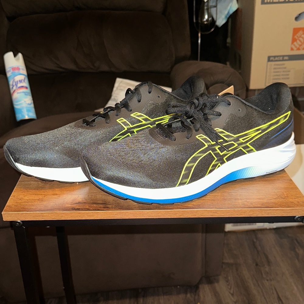 ASICS Men's Black and Yellow Athletic Shoes